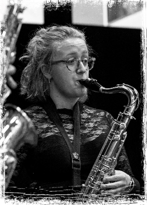 Mariska au saxophone